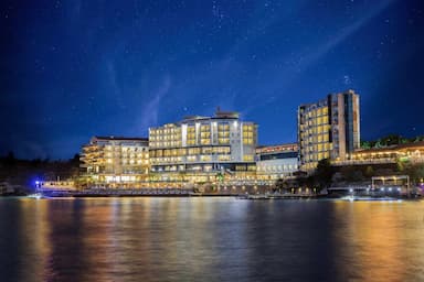 Charisma De Luxe Hotel